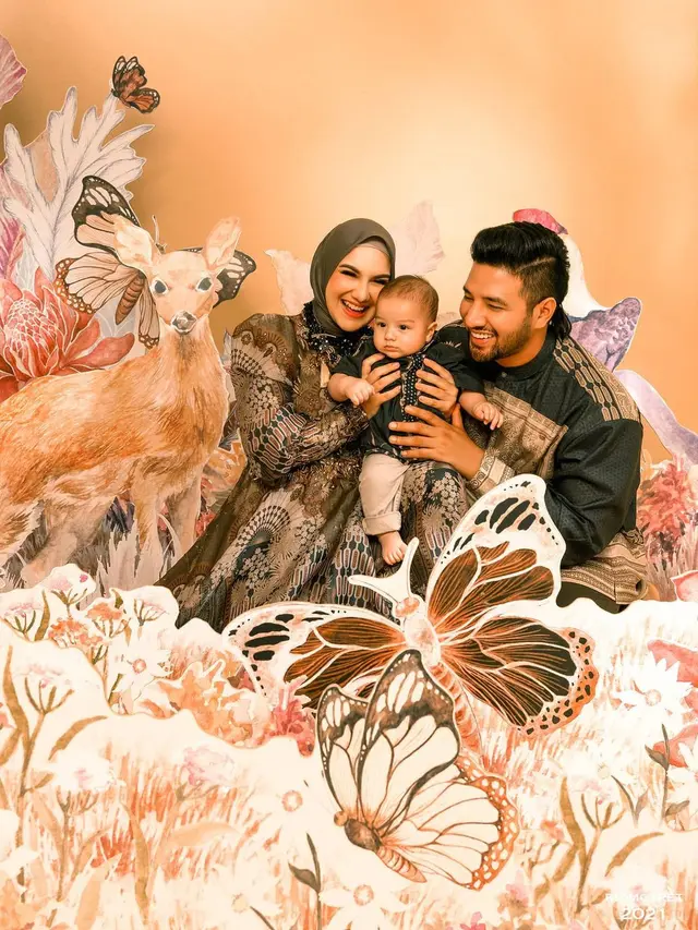 Kompak Banget, Intip 5 Potret Keluarga Ammar Zoni dan Irish Bella bertema Flora Fauna