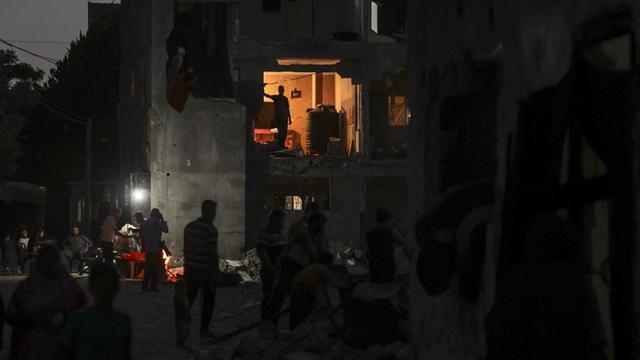 FOTO: Hidup di Antara Reruntuhan Bangunan Usai Konflik Hamas - Israel