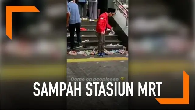 Seorang warganet merekam momen saat sampah berserakan di luar Stasiun MRT Bundaran HI.