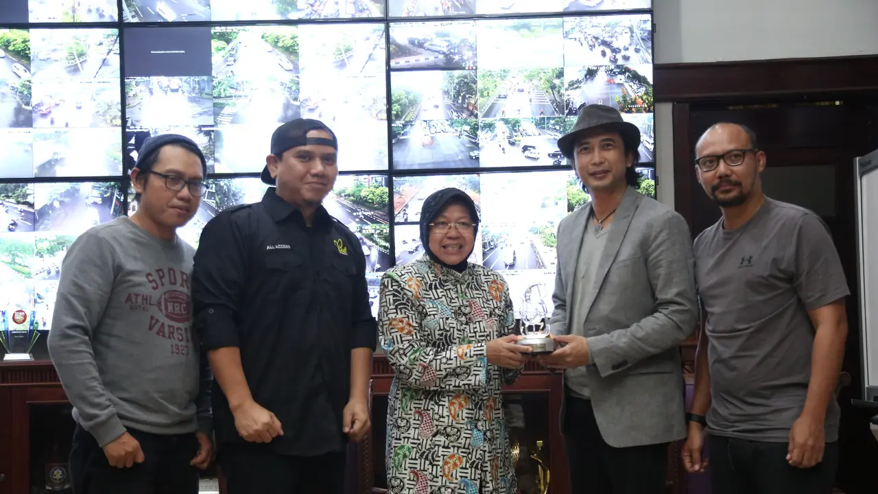 Padi mengunjungi Wali Kota Surabaya, Tri Rismaharini