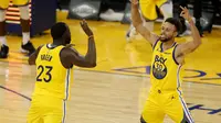 Stephen Curry merayakan keberhasilan cetak 62 poin saat Golden State Warriors kalahkan Portland Trail Blazers pada laga lanjutan NBA 2020/2021, Senin (04/01/2021) pagi WIB. (EZRA SHAW / GETTY IMAGES NORTH AMERICA / Getty Images via AFP)