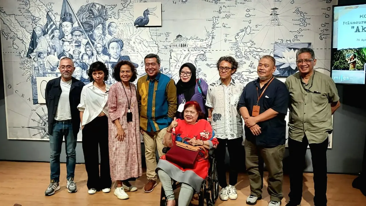 Potret Mira Lesmana, Riri Riza, hingga Lukman Sardi saat Press Conference Serial Antologi Seni Video "Aku, Chairil!", Sabtu (28/04/2023).