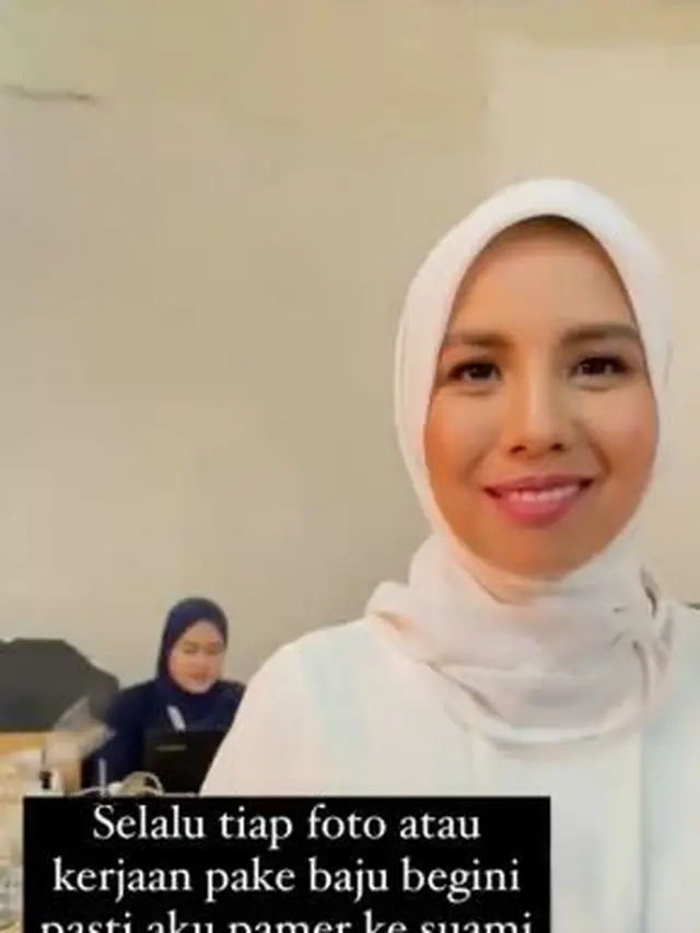 Mantap Berhijab, Ini 6 Potret Penampilan Terbaru Tya Ariestya