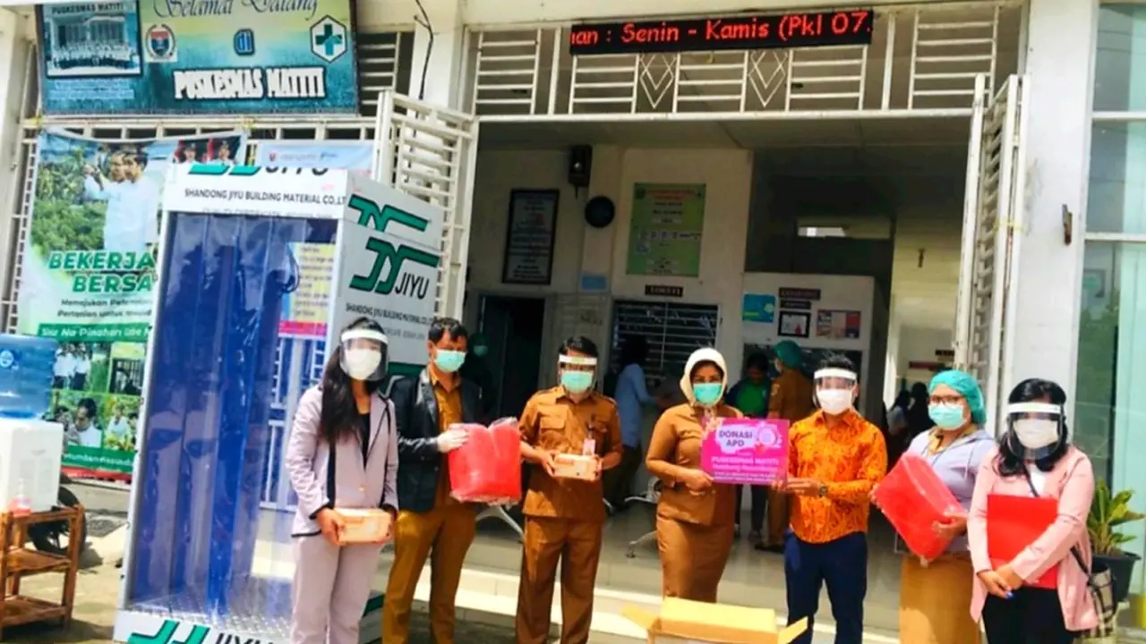Penyerahan Bantuan APD dari Gracia kepada Puskesmas Matiti, Humbang Hasundutan.