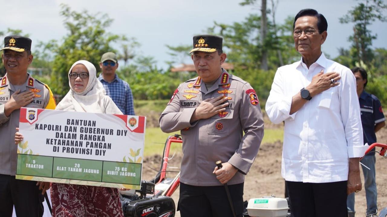 Swasembada Pangan, Kapolri dan Sultan HB X Tanam Jagung di Bantul