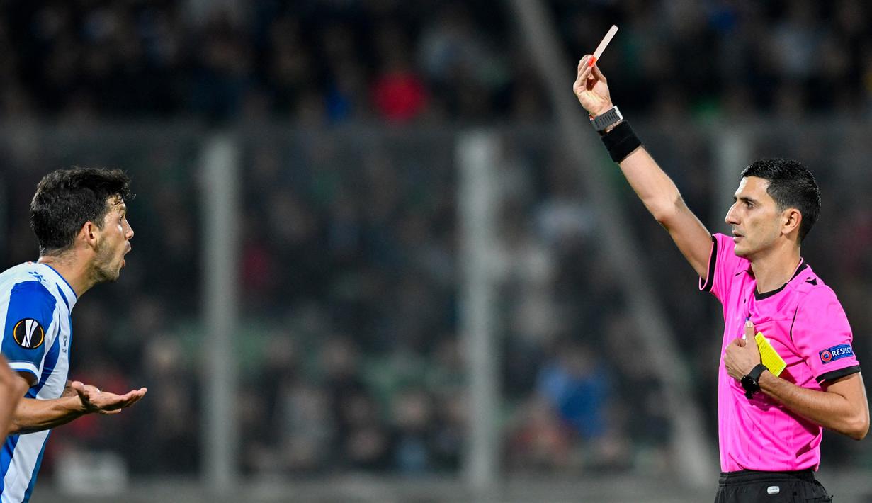 Espanyol memang memiliki gaya permainan yang keras, khususnya di lini pertahanan mereka. Hal tersebut ditujukan untuk membendung berbagai serangan tim lawan. (AFP/Nikolay Dochinov)