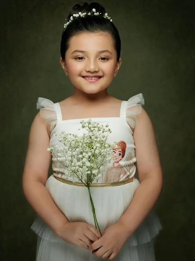 6 Potret Penampilan Baru Arsy Hermansyah Pakai Kawat Gigi di Usia 7 Tahun, Makin Cantik dan Imut