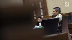 Pimpinan Tjokro Group, Kurniawan Eddy Tjokro saat menjalani sidang perdana kasus dugaan suap kepada Direktur PT Krakatau Steel, Wisnu Kuncoro di Pengadilan Tipikor, Jakarta, Rabu (12/6/2019). Sidang beragendakan mendengar pembacaan dakwaan dari JPU KPK. (Liputan6.com/Helmi Fithriansyah)
