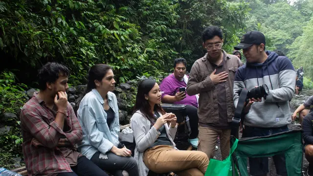Para pemain dan sutradara film Kutukan Calonarang