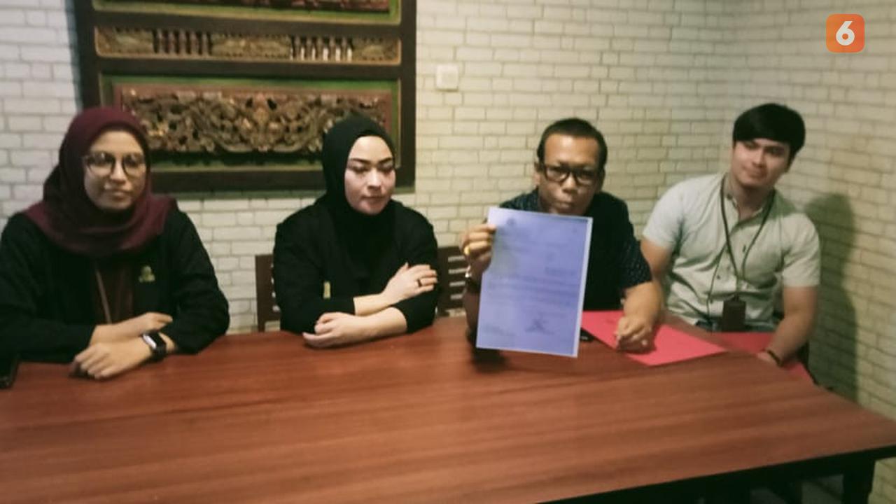 Konferensi pers kasus KDRT Ibu Bhayangkari di Makassar (Liputan6.com/Eka Hakim)
