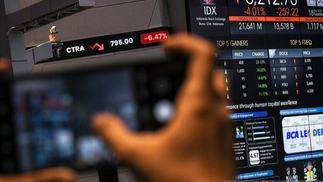 IHSG Dibuka Melemah 9,16 Persen Pagi Ini, Langsung Trading Halt Selama 30 Menit