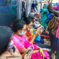 Bagi para penumpang cewek commuter line yang ada di gerbong wanita pasti paham sama kekacauan-kekacauan berikut. (Via: instagram.com/suzanne_ella)