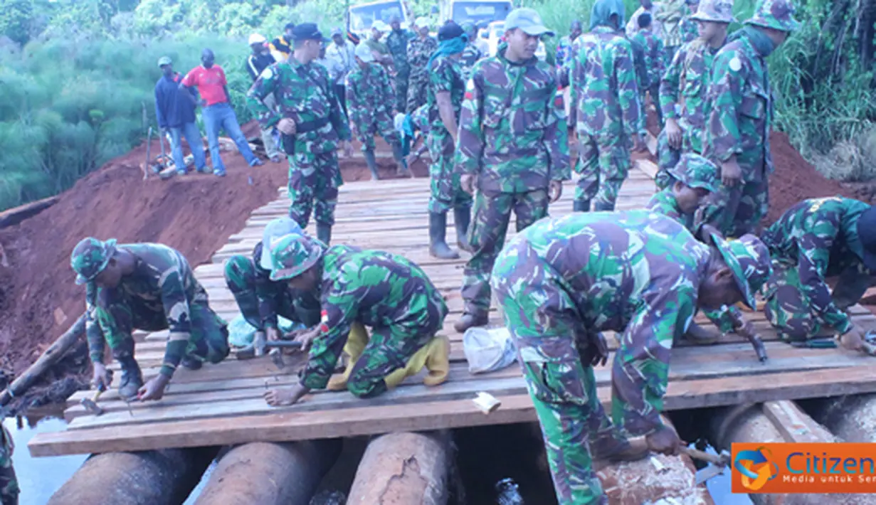 Citizen6, Kongo: Satgas Zeni TNI Kontingen Garuda XX-I/Monusco atau Indonesian Engineering Company kembali ditugaskan untuk memperbaiki jembatan di Km 102 Desa Nangome wilayah Dungu selama satu minggu. (Pengirim: Badarudin Bakri)