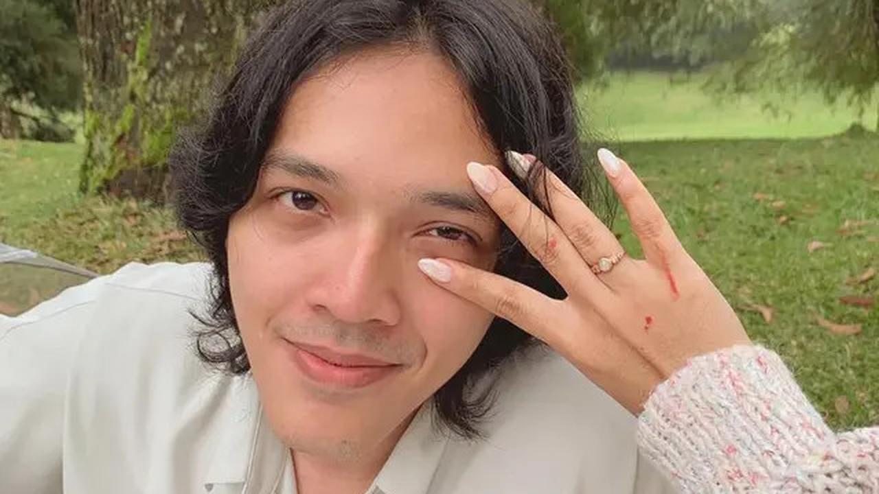 7 Potret Nadin Amizah Dilamar Faishal Tanjung di Taman, Romantis Pamer Cincin
