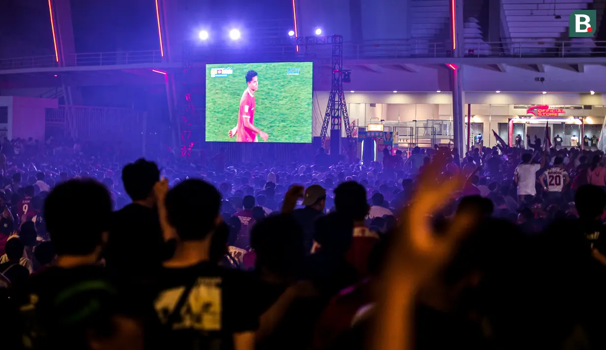 Tampilan layar ekspresi kecewa pemain Timnas Indonesia U-23, Muhammad Ferarri setelah golnya dianulir oleh wasit saat nonton bareng laga semifinal Piala Asia U-23 melawan Uzbekistan di Kompleks Stadion Utama Gelora Bung Karno (SUGBK), Senayan, Jakarta, Senin (29/04/2024) malam WIB. (Bola.com/Bagaskara Lazuardi)