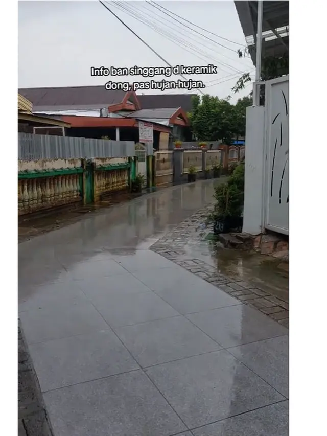 Viral Sepanjang Jalan Perumahan Dipasangi Keramik, Bikin Licin Saat Hujan