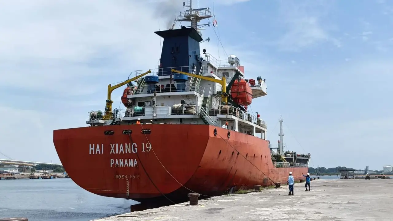 Bea Cukai fasilitasi ekspor perdana 6.499.905 kilogram crude palm oil (CPO) milik PT Agro Murni, Minggu (22/6) (Istimewa)