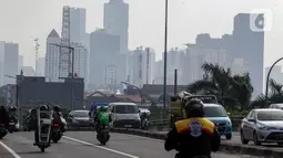 Konsentrasi PNM 2.5 atau partikel udara berukuran lebih kecil dari 2,5 mikronmeter udara Jakarta berada di angka 76,7 µg/m³. (merdeka.com/Arie Basuki)