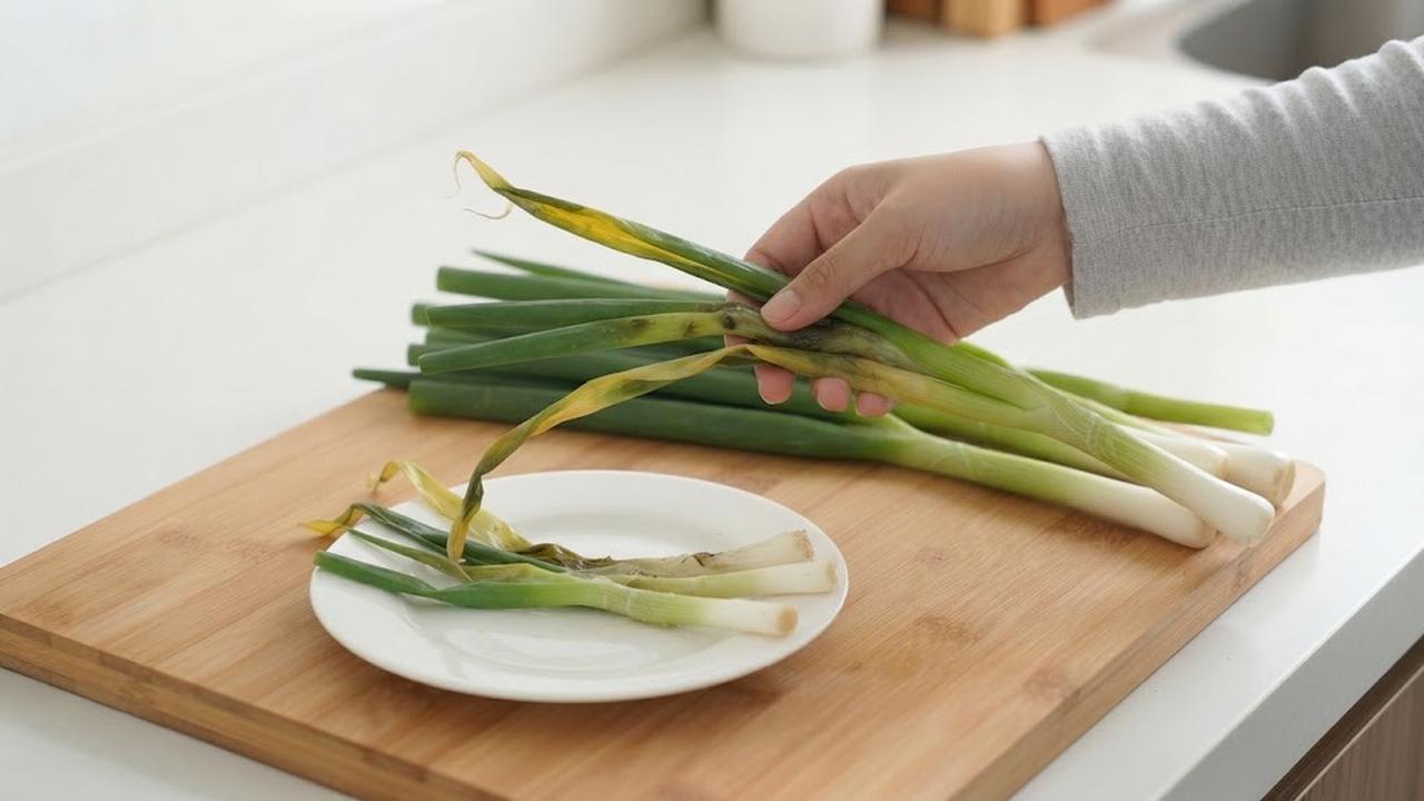 Cara Menyimpan Daun Bawang agar Awet Berminggu-minggu
