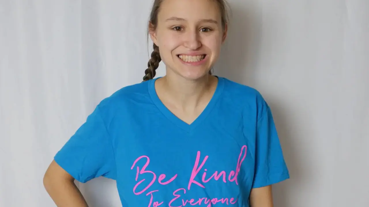 Jordyn Moore, meski menyandang autisme ia memiliki perusahaan kaos. Foto: bekindtoeveryone.com