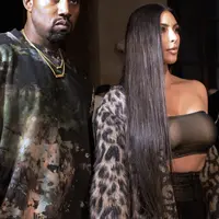 Saat kejadian, Kim tidak ditemani Kanye West, suaminya. Saat itu Kanye sedang berada di New York untuk tampil dalam sebuah panggung musik, namun ketika mendengar kabar buruk tentang Kim, ia langsung menghentikan penampilannya. (AFP/Bintang.com)
