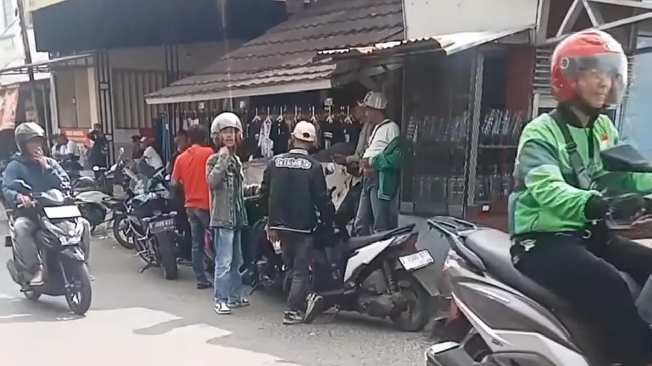 Seorang pedagang cireng isi berinisial H (39) mengalami nasib malang saat berbelanja di Pasar Pasundan, Nyomplong, Kota Sukabumi (Istimewa)