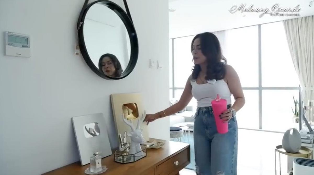 9 Potret Apartemen Melaney Ricardo Bergaya Minimalis dan Homey, Sering Jadi Spot Bikin Konten