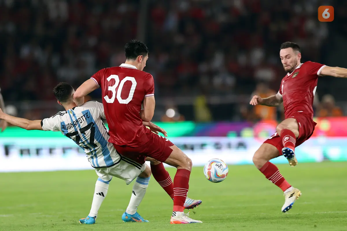 Pemain Timnas Indonesia Marc Klok saat Melawan Timnas Argentina