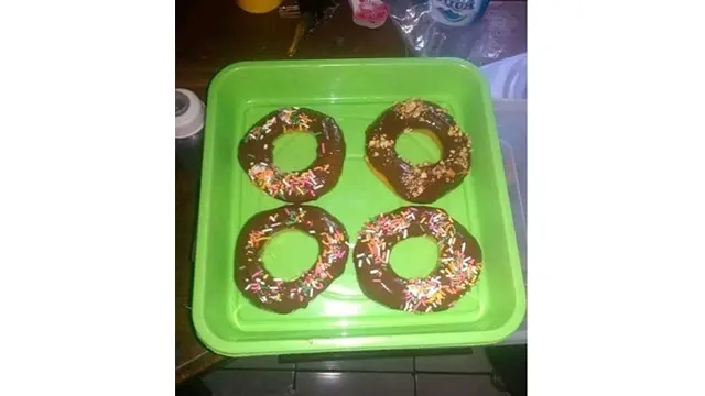 6 Momen Apes saat Mau Makan Donat Ini Bikin Geregetan