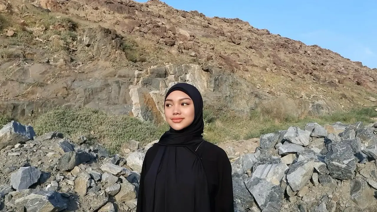 Potret Naura Ayu Menutup Tahun 2024 dengan Ibadah Umrah, Perpaduan Gaya Syar'i dan Modern