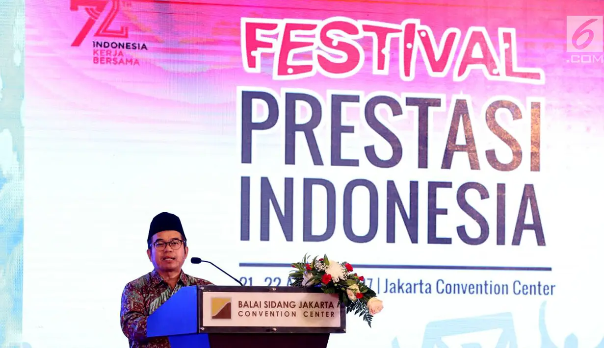 Kepala UKP Pancasila Yudi Latif saat memberikan sambutan pada Festival Prestasi Indonesia yang diselenggarakan Unit Kerja Presiden Pembinaan Ideologi Pancasila di JCC, Jakarta, Senin (21/8). (Liputan6.com/Johan Tallo)