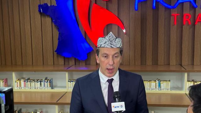 Duta Besar Prancis untuk Indonesia Fabien Penone dalam acara "La Semaine Franchoponie" yang diadakan di SMA Labschool Cibubur, Jumat (22/3/2024). (Liputan6/Benedikta Miranti)