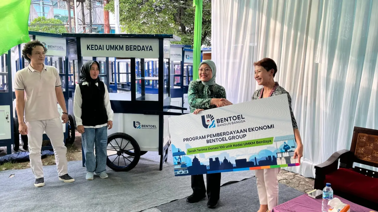 Bentoel Group telah menyalurkan 100 unit Kedai UMKM Berdaya kepada para pelaku UMKM di Jabodetabek dan Jawa Timur.