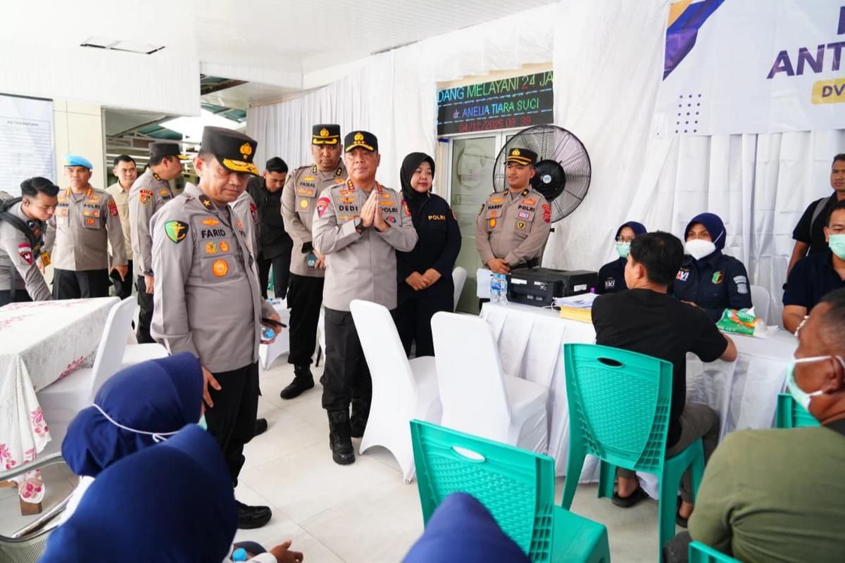 Wakapolri Temui Keluarga Korban Tewas Banjir di Sumbar