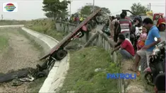 Truk bermuatan besi cor terjun 6 meter ke Sungai Kalipasir, Yogyakarta. Sang sopir pun tewas ditempat.