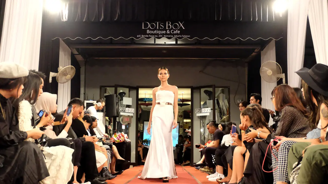 DotsBox Boutique Cafe Opening 1215