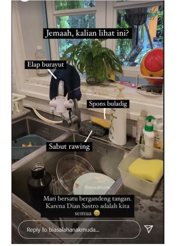 8 Potret Isi Rumah Dian Sastro ala Studio Ghibli, Kamar Mandi Bak Perpustakaan