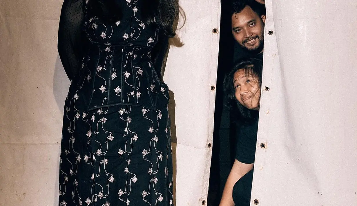 <p>Bernadya selalu tampil mencuri perhatian dengan pilihan outfit serba hitam yang menjadi ciri khasnya. [@bernadyaribka].</p>