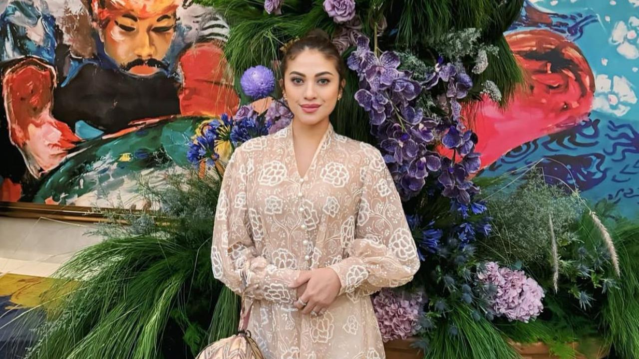 Inspirasi Kebaya Modern dari Cynthia Riza, Istri Giring Ganesha, untuk Tampil Elegan di Berbagai Acara