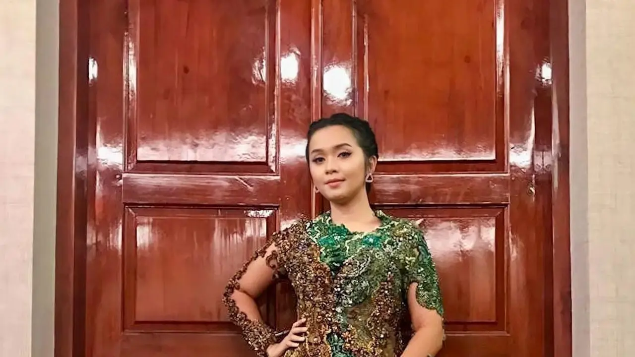 Putri Ayu IMB kerap memakai kebaya