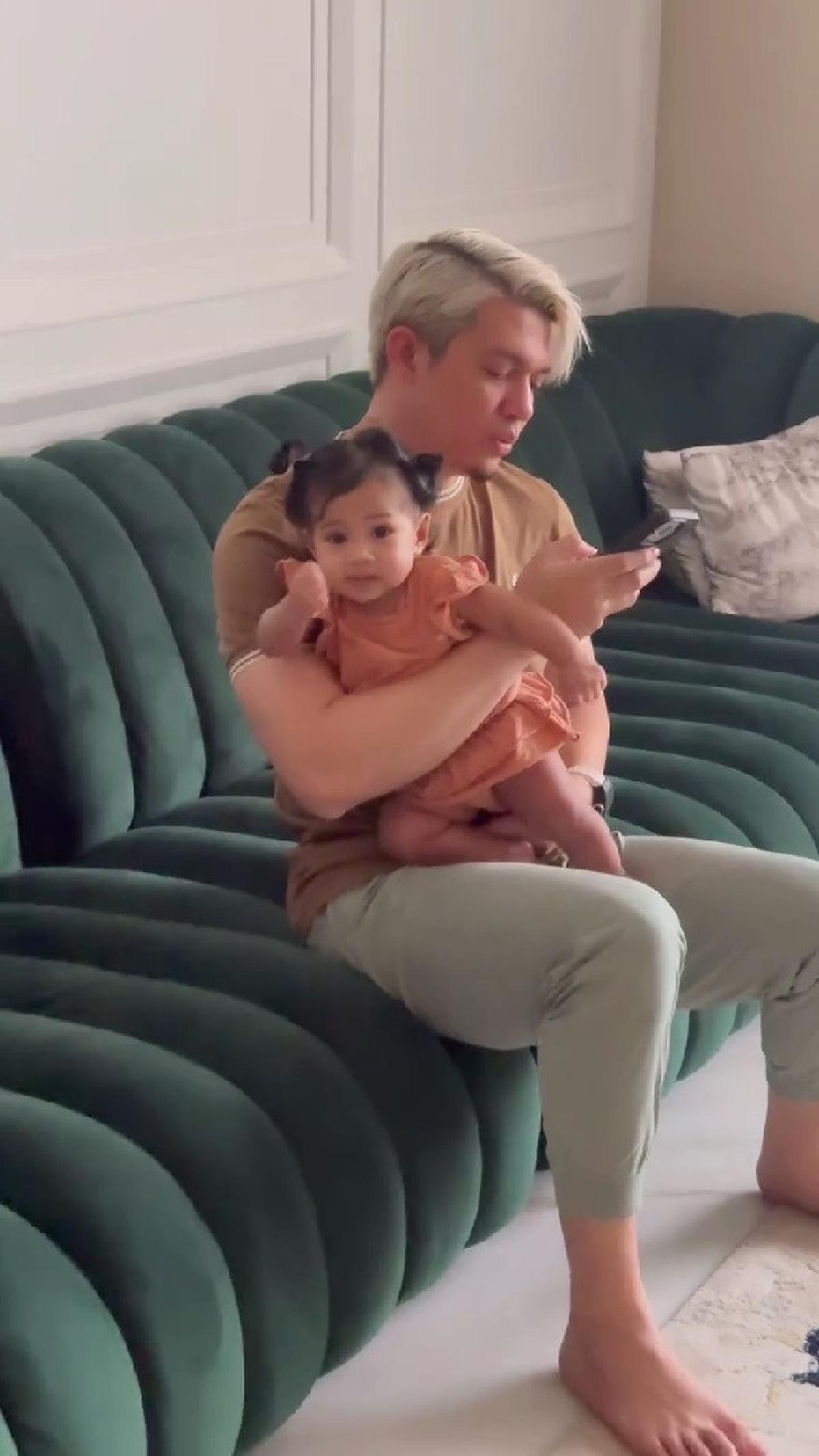 Momen Irwansyah Momong Humaira Sambil Lantunkan Ayat Suci, Netizen Tersentuh dan Ramai Beri Pujian