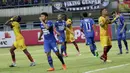 Para pemain Sriwijaya FC tampak kecewa usai gagal membobol gawang Persib pada laga Piala Presiden di Stadion GBLA, Bandung, Selasa (16/1/2018). Persib menang 1-0 atas Sriwijaya FC. (Bola.com/M Iqbal Ichsan)