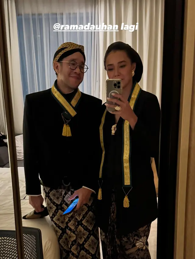 Parade Kebaya Hitam ala Bangsawan dari Tara Basro hingga Adinia Wirasti Hadiri Kirab Pusaka Malam Satu Suro di Pura Mangkunegaran