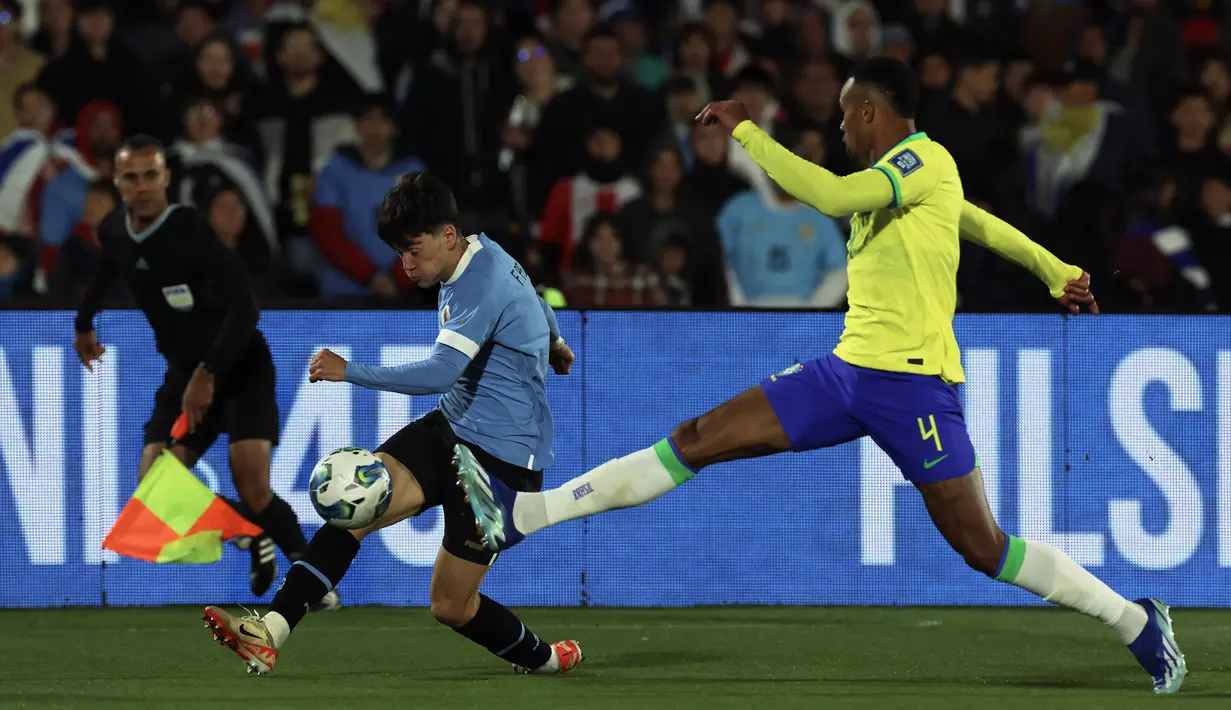Uruguay kini berada di peringkat 2 di bawah Argentina. (Pablo PORCIUNCULA / AFP)