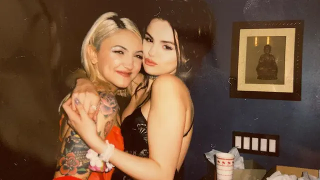 [Fimela] Selena Gomez dan Julia Michaels