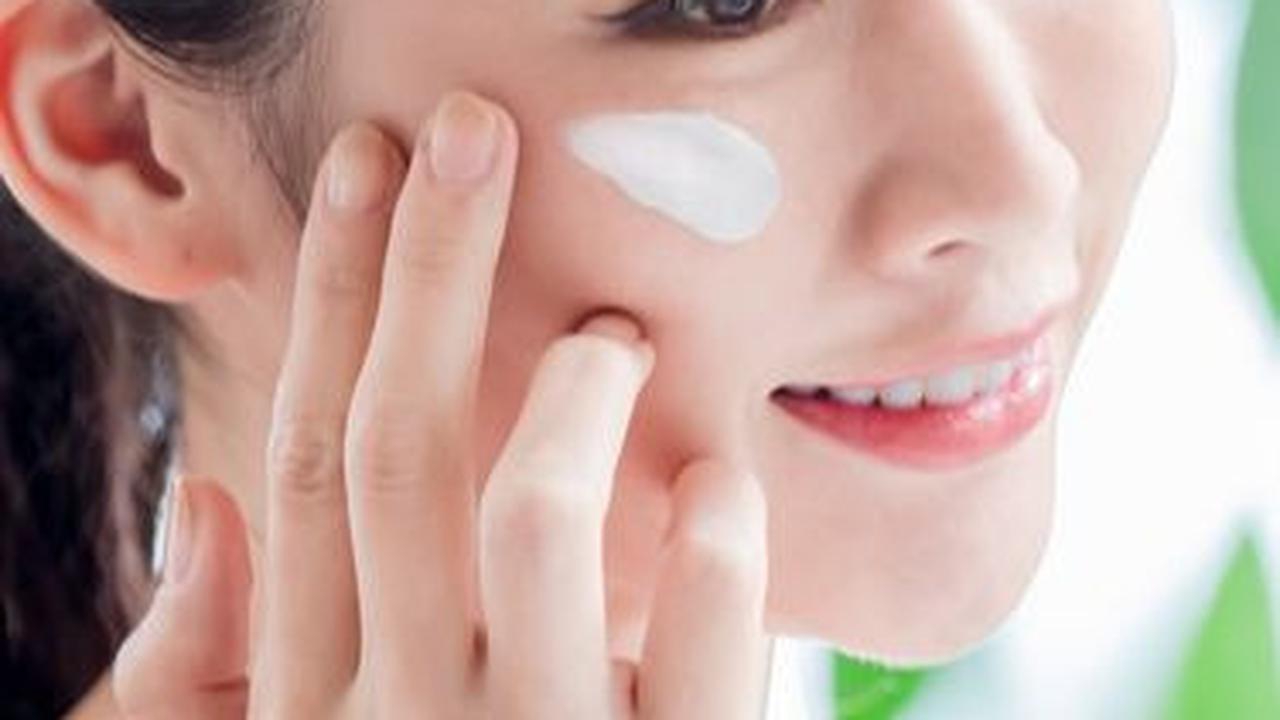 2. Pilih Physical Sunscreen Jika Kulit Kering dan Sensitif<br>