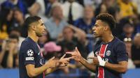 Pemain PSG Achraf Hakimi merayakan gol bersama rekannya Desire Doue dalam&nbsp;laga final Liga Champions melawan Inter Milan di Allianz Arena, Minggu, 1 Juni 2025. (AP Photo/Luca Bruno)