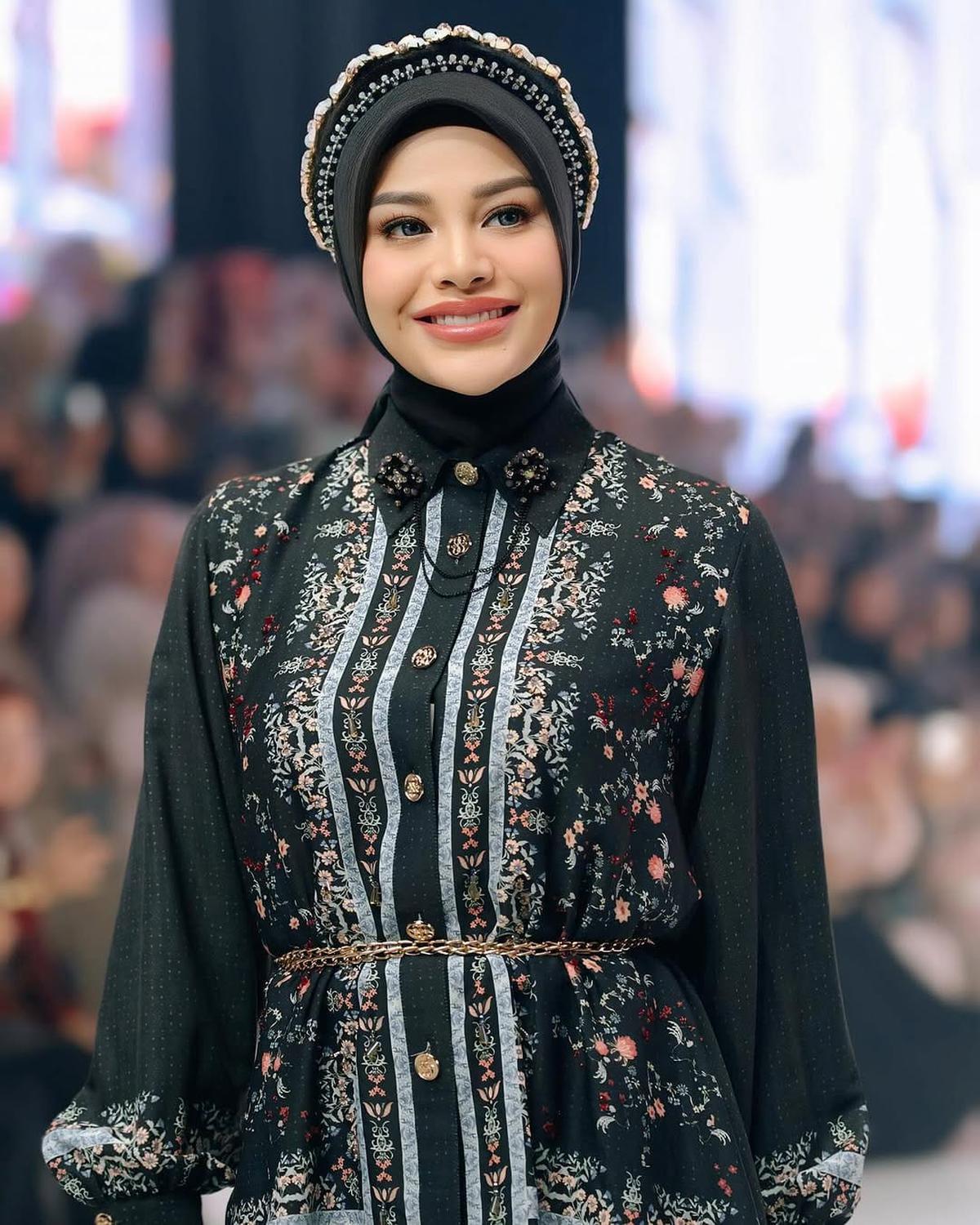 5 Gaya Hijab ala Aurel Hermansyah Cocok untuk Inspirasi Lebaran