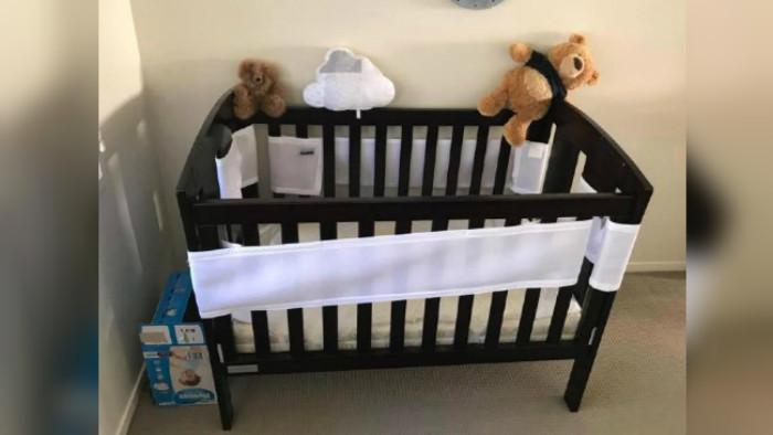 Dapatkah Anda menemukan keberadaan ular di kamar bayi ini? (Facebook/Sunshine Coast Snake Catchers)