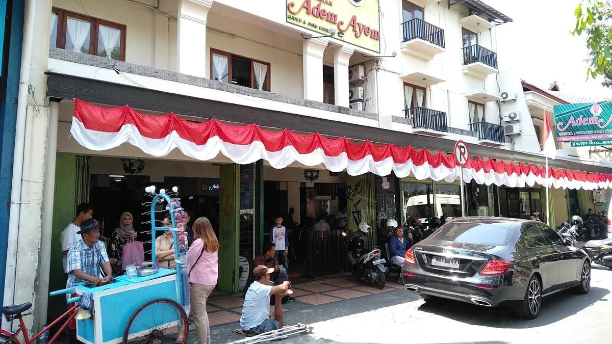 12 Rekomendasi Tempat Makan Enak di Jalan Slamet Riyadi Solo 2025